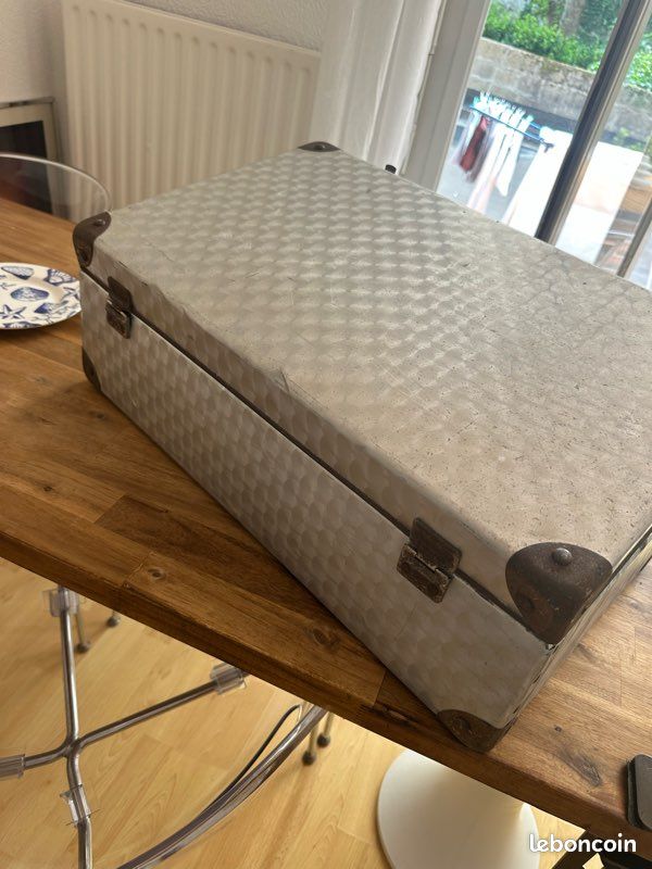 Valise Ancienne En Aluminium Avec Poignée En Cuir - Occasion, Style Vintage Rétro