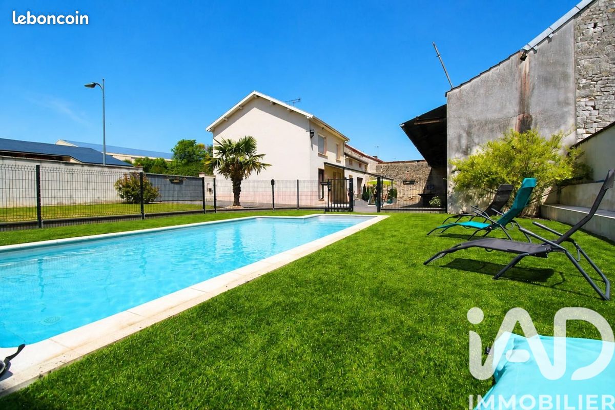 Maison 7 pièces 220 m² · à Blancs-Coteaux · 220 m² · 264 000 €