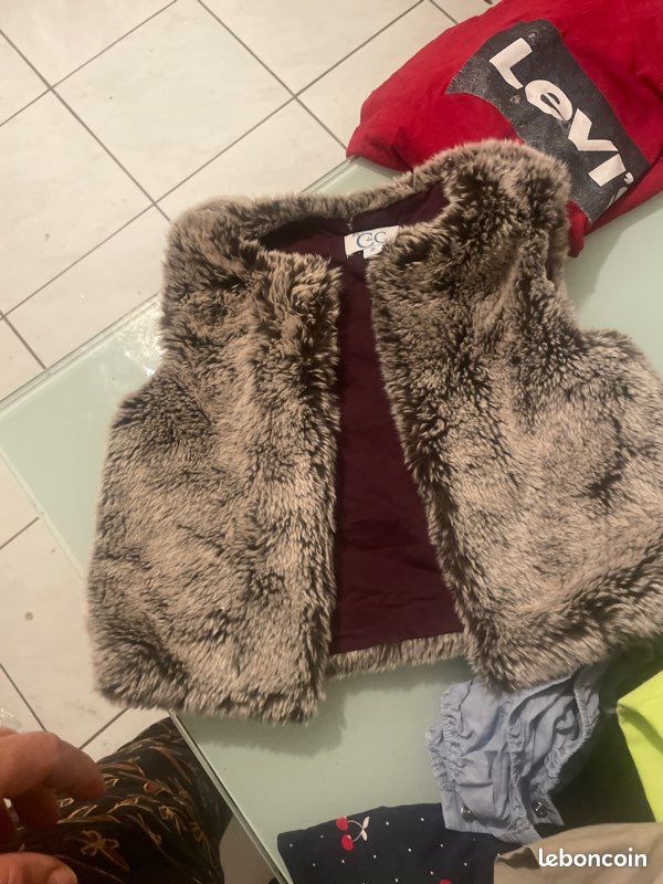 Je vends les deux sacs, 15  les vêtements de bébé fille de l’âge, trois mois jusqu’à 18 mois (image 10)