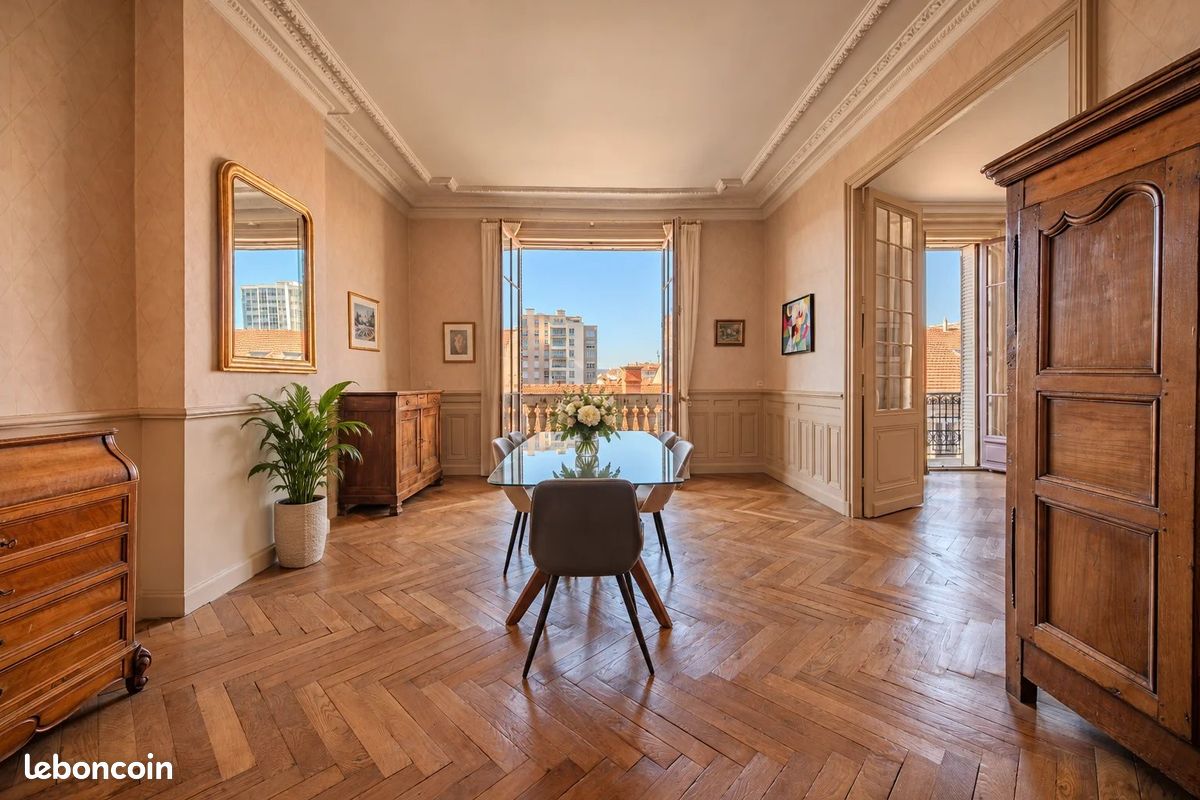 Appartement 5 pièces 235 m² · à Roanne · 235 m² · 295 000 €
