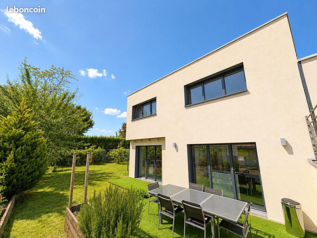 Maison 5 pièces 159 m² · à Péron · 159 m² · 750 000 €