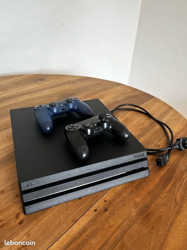 Ps4 Pro 1000Go + manettes (image 1)