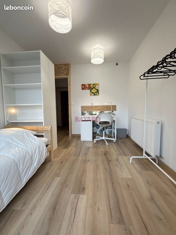 Appartement 1 pièce 13 m² · à Saint-Genis-Laval · 13 m² · 662 €