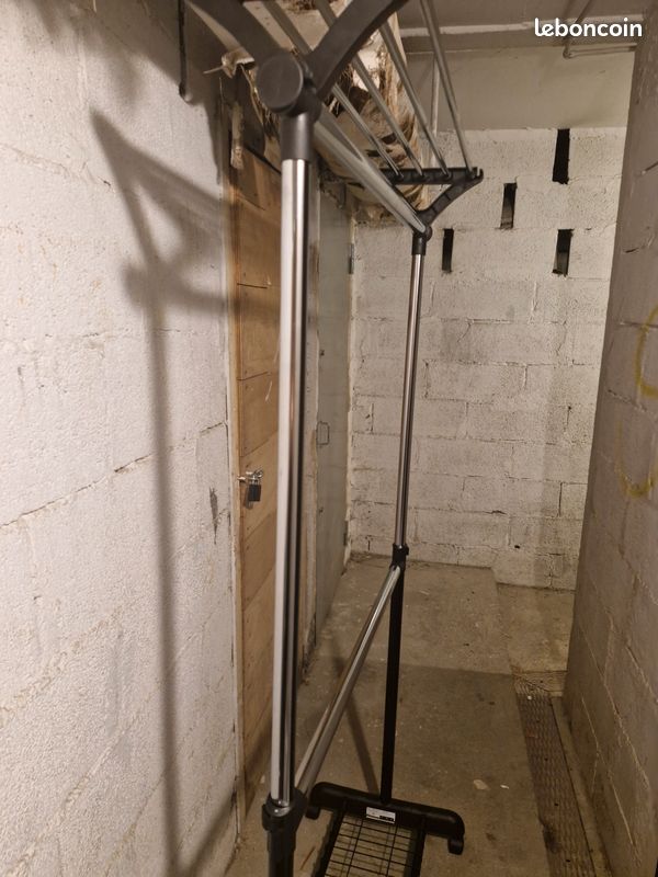 Portant vêtements (image 6)