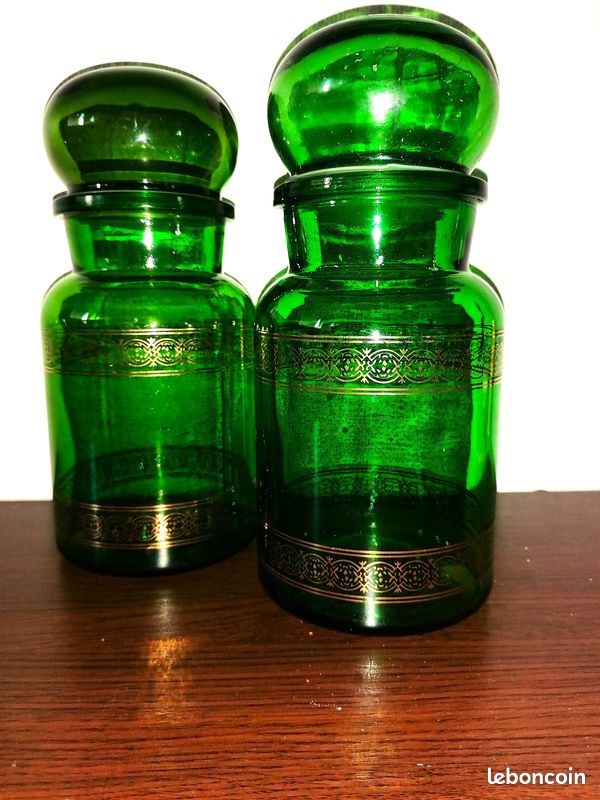 Bocaux décoratifs et de conservation en verre vert - bouchons hermétiques (image 1)