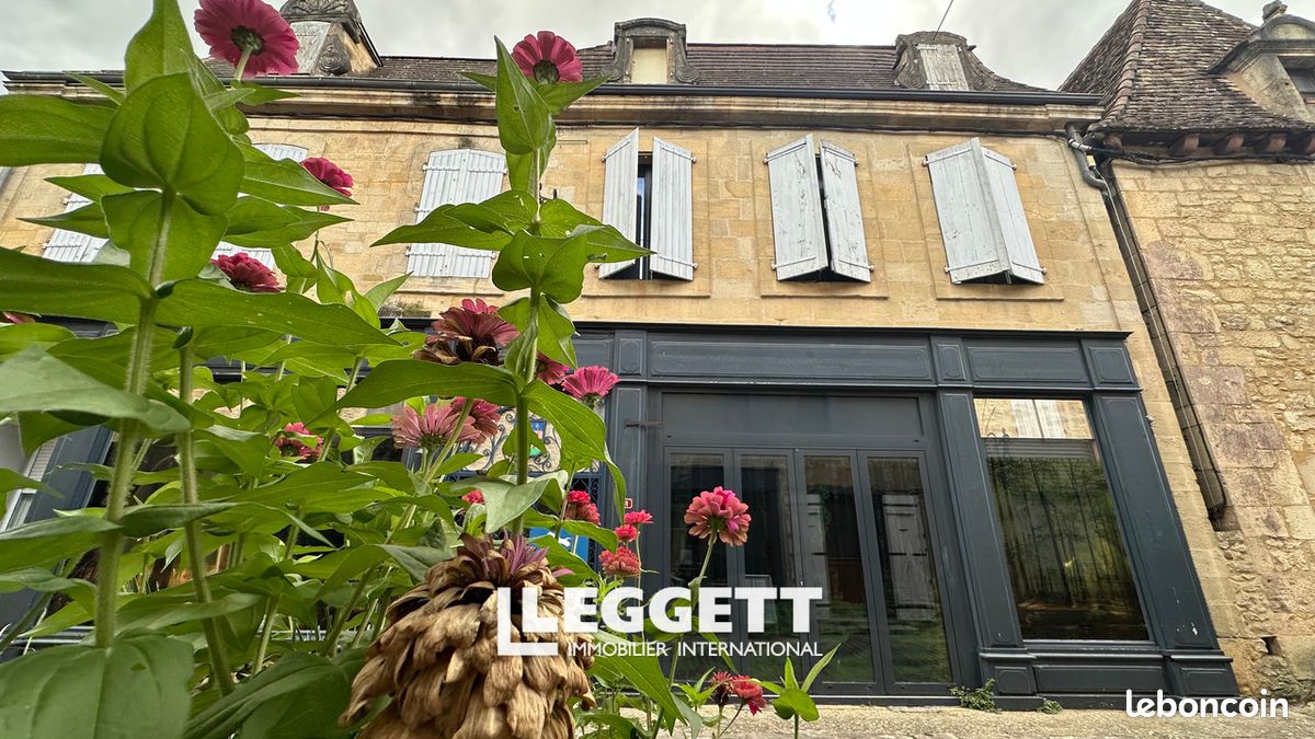Maison 6 pièces 212 m² · à Villefranche-du-Périgord · 212 m² · 150 000 €