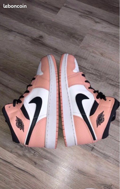 Jordan One Mid Pink Quwartz (image 1)