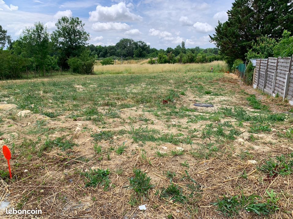 Terrain 1 022 m² Montlieu La Garde · à Montlieu-la-Garde · 25 800 €