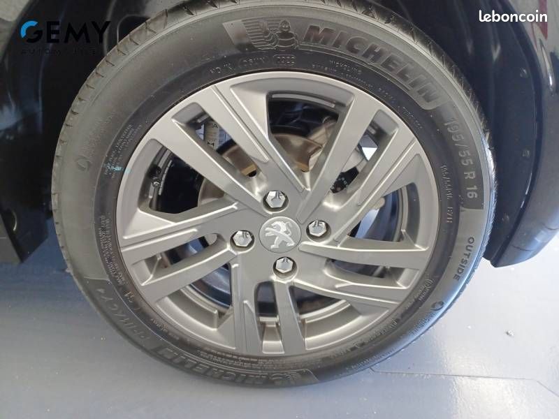 Peugeot 208 PureTech 100 S&S EAT8 Style (image 11)