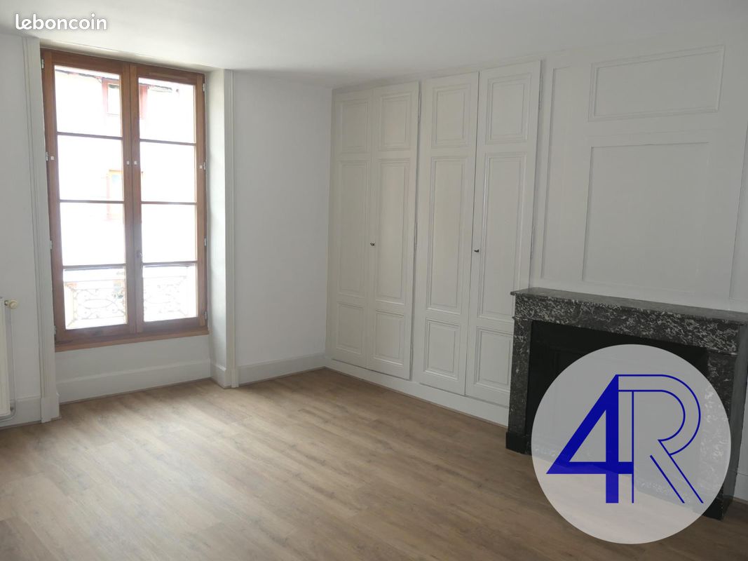 Appartement 3 pièces 93 m² · à Beaujeu · 93 m² · 585 €