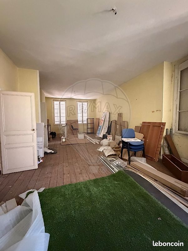 Immeuble 300 m² · à Saintes · 300 m² · 294 000 €