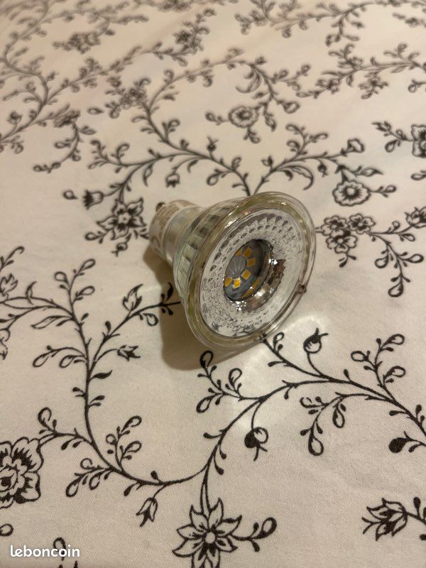16 ampoules spot LED culot GU10 neuves (image 2)