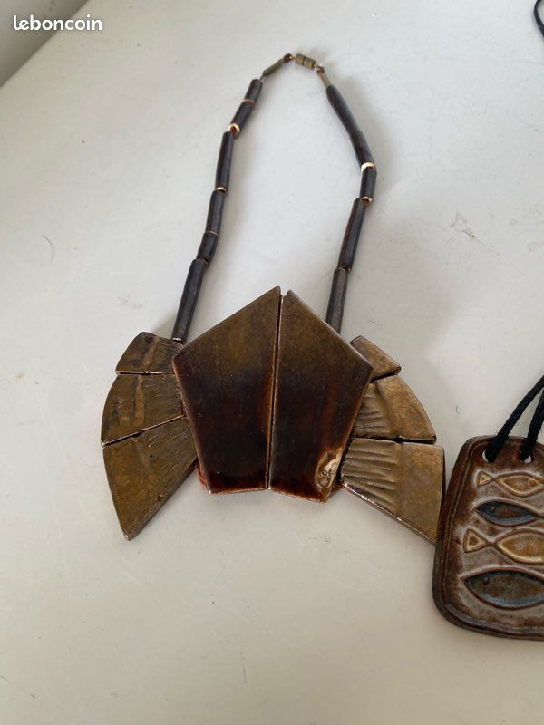 Pendentif Vintage Vallauris – Bijou Ancien, Occasion, Pièce Unique