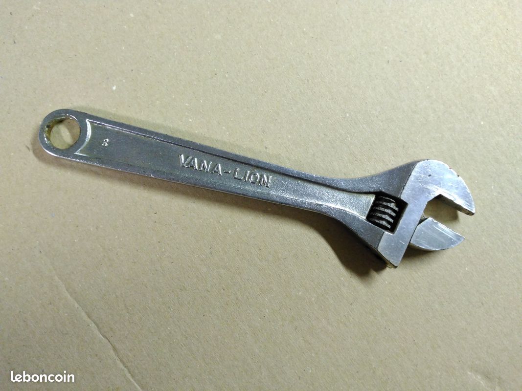 Petite clé à molette PEUGEOT - Bricolage