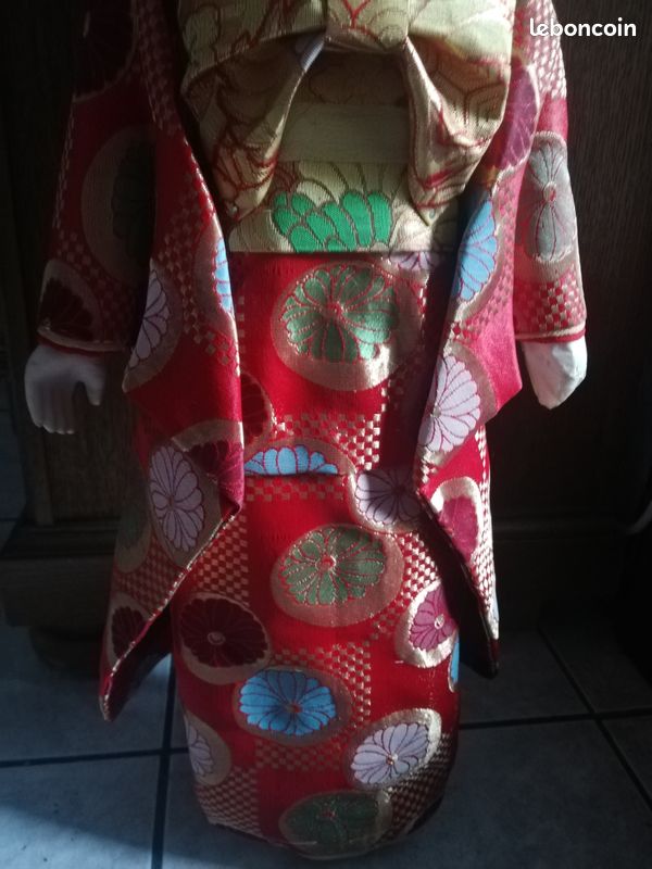 Poupée Traditionnelle Japonaise – Costume Ethnique – Taille 42cm PJ06