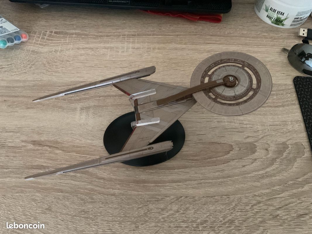 Star Trek – Vaisseau Éclaireur Mission Fédération – Collection Officielle Eaglemoss – Modèle Pressé Main