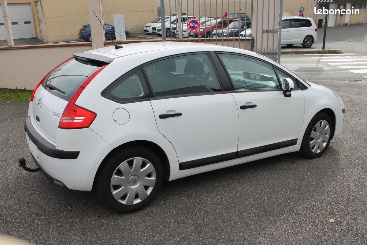 Citroen C4 CITROËN C4 HDI 92 ¨PACK, ATTELAGE, CLIMATISATION BLUETOOTH 106 300 KILOMÈTRES SORTIE LE 28/10/2008