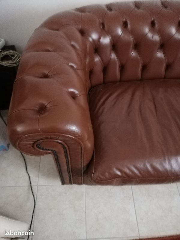 Salon anglais avec 2 fauteuils cuir (image 6)