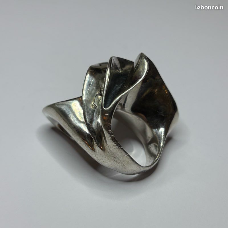 Bague Moderniste En Argent Sterling Poinçonnée - Taille 51 - Design Artistique - Occasion Très Bon état