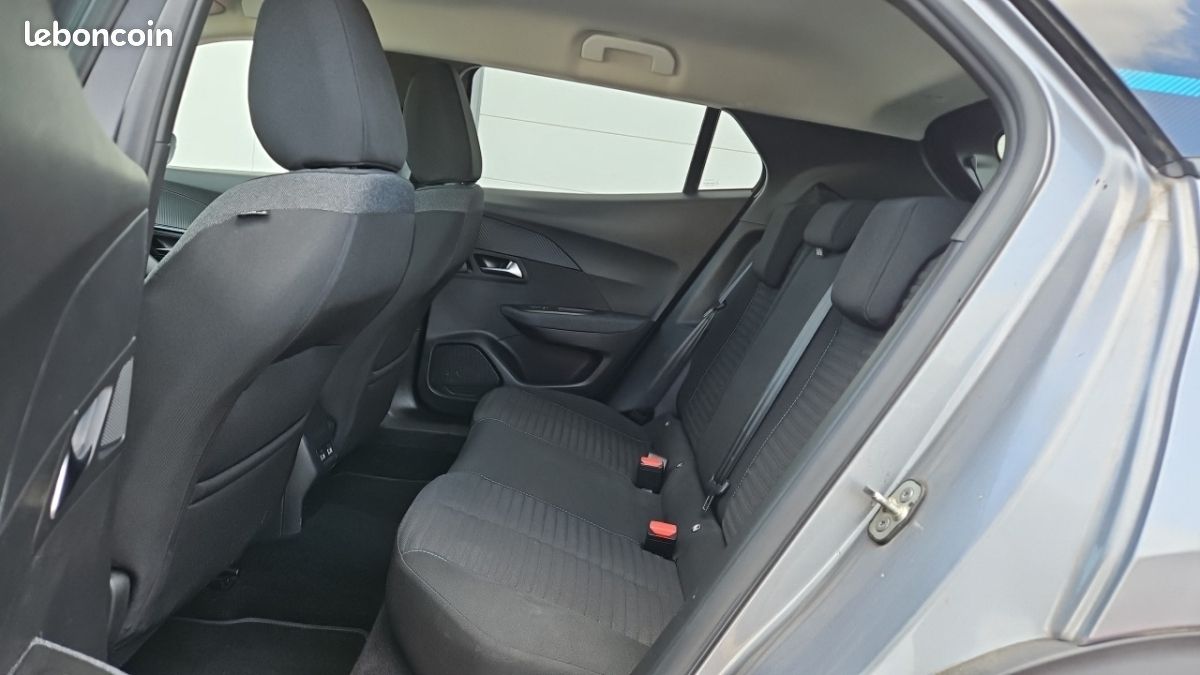 Peugeot 2008 PURETECH 130 SS EAT8 STYLE (image 11)