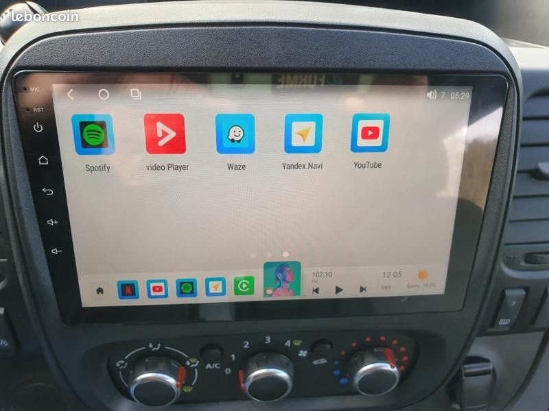 Renault Trafic FOURGON L2H1 3T 2.0 Blue dCi 150ch Randger 535 Van (image 15)