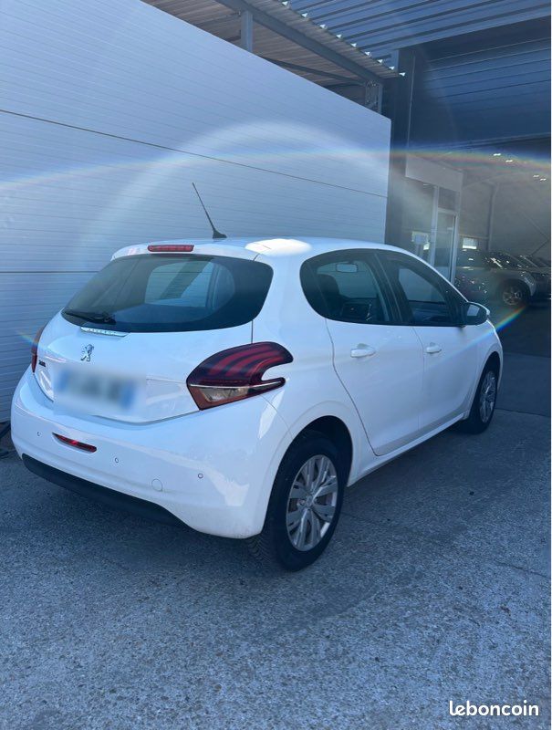 Peugeot 208 (image 2)