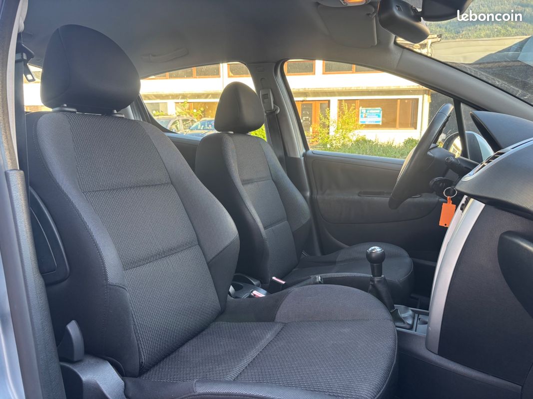 Peugeot 207 1.6 hdi 92ch urban move - distribution faite (image 6)