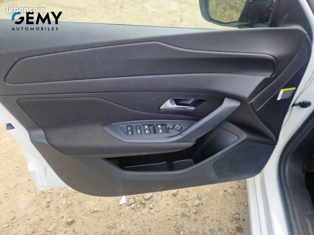 PEUGEOT 308 PHEV 180 e-EAT8 Active Pack (image 12)
