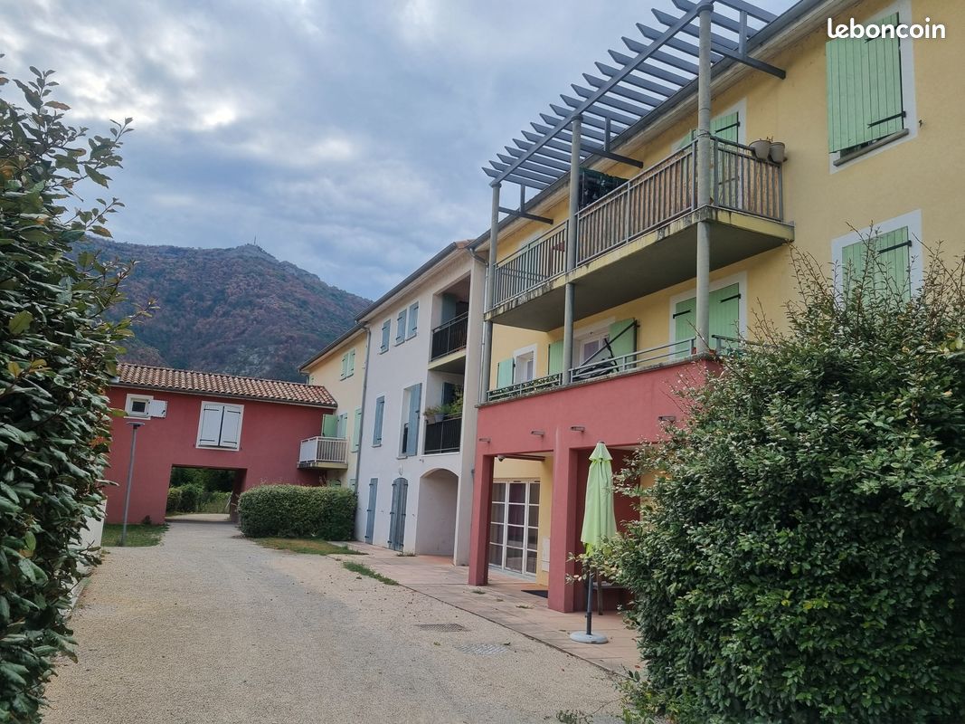 Parking 2 pièces 42 m² · à Die · 42 m² · 700 €