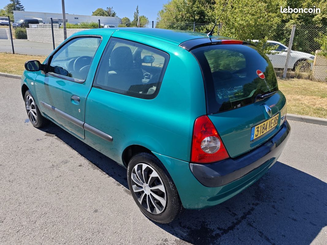 RENAULT Clio 150000KM ESSENCE 3 Portes Phase 2 1.2 i 16V 75CV (image 2)