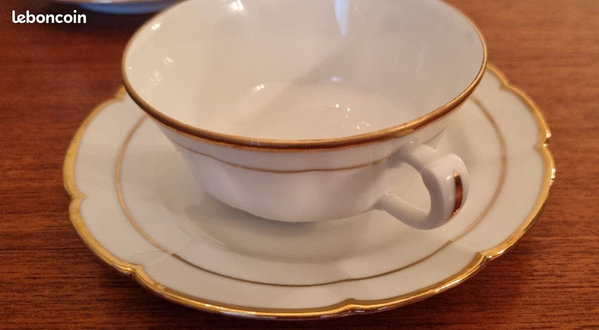 Tasses à café et soucoupes (image 2)