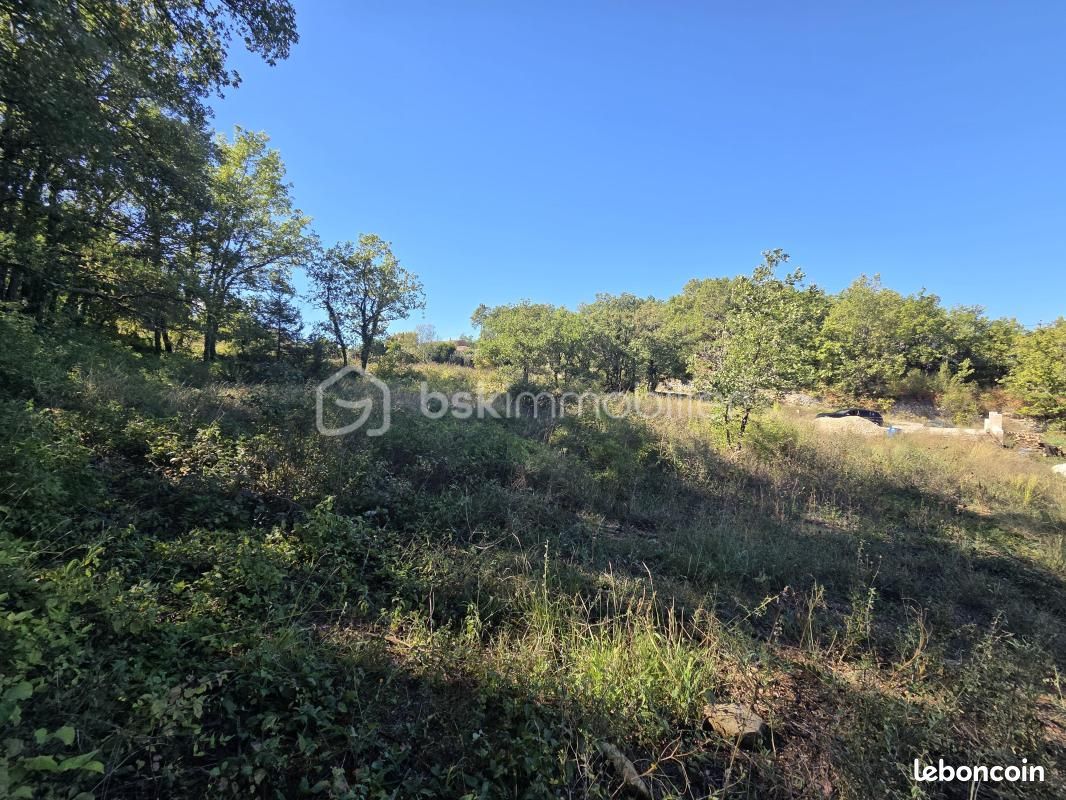 Terrain 800 m² · à Céreste-en-Luberon · 77 000 €
