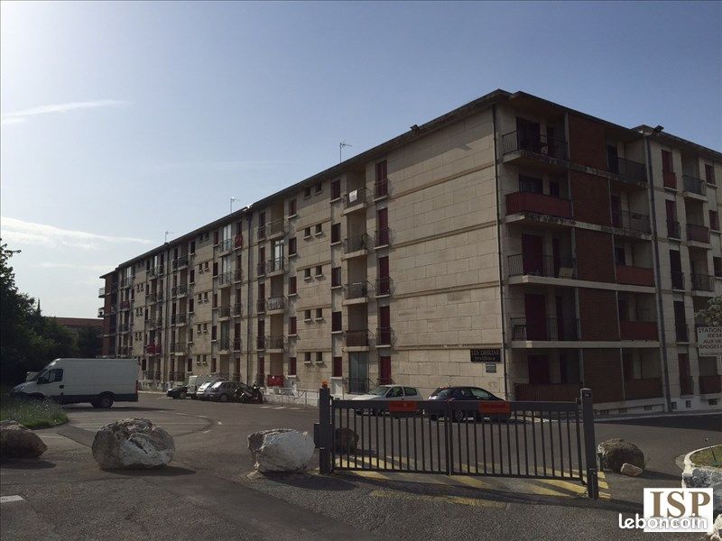 Parking 14 m² · à Aix-en-Provence · 14 m² · 135 €/mois