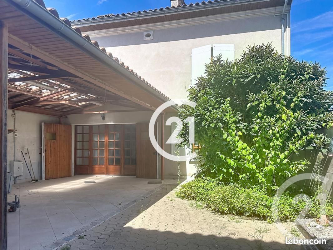 Maison 5 pièces 145 m² · à Saint-Laurent-de-Cognac · 145 m² · 155 150 €