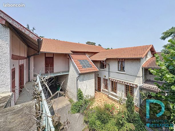 Propriété 10 pièces 200 m²