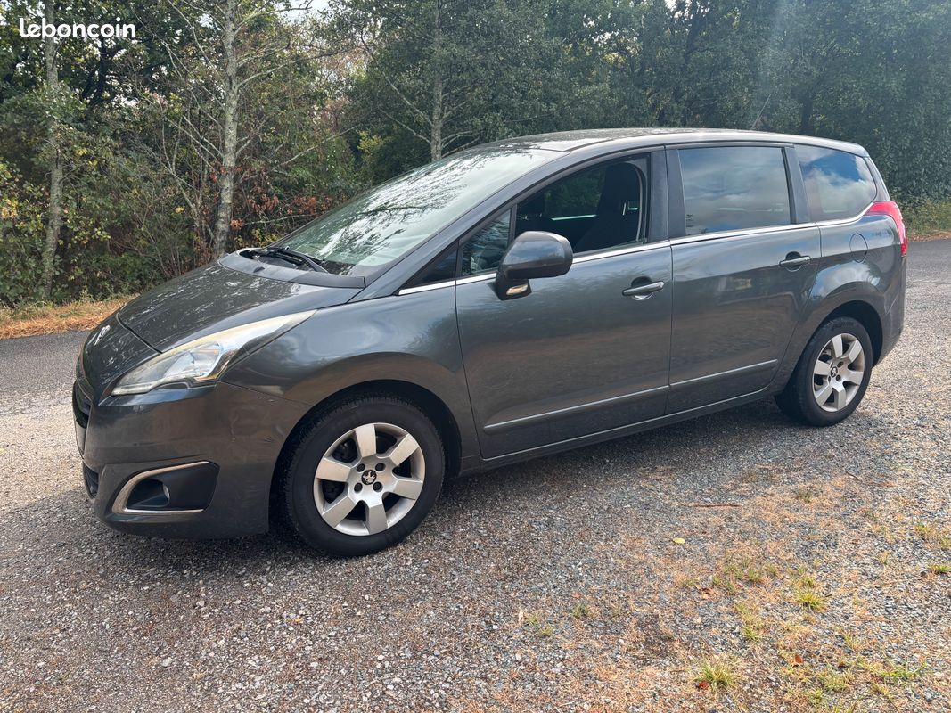 PEUGEOT 5008. 1L6 HDI . 6 cv. 116 cv. AN 09/2016 (image 1)