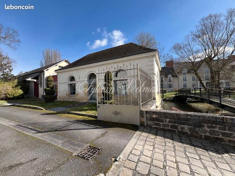 Local commercial 1996 m² · à Tours · 1 996 m² · 850 000 €