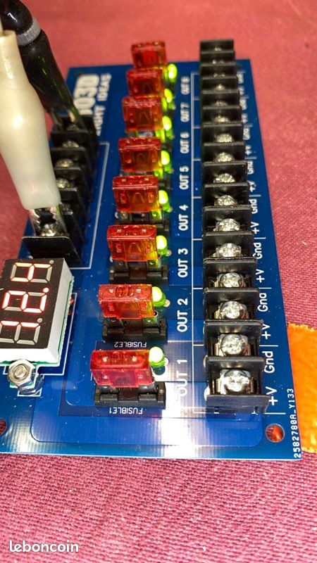 Répartiteur distributeur 12V avec fusible (image 2)