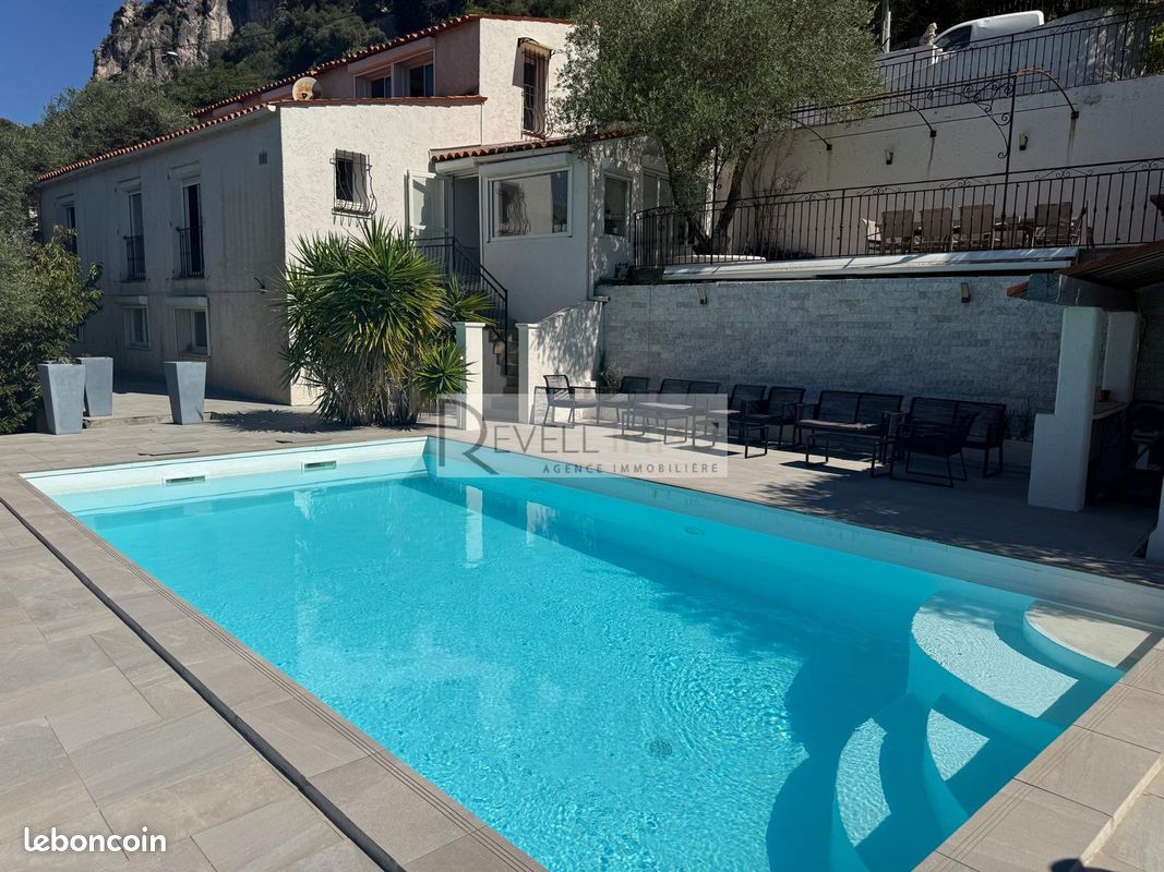 Maison 6 pièces 200 m² · à Gilette · 200 m² · 679 000 €
