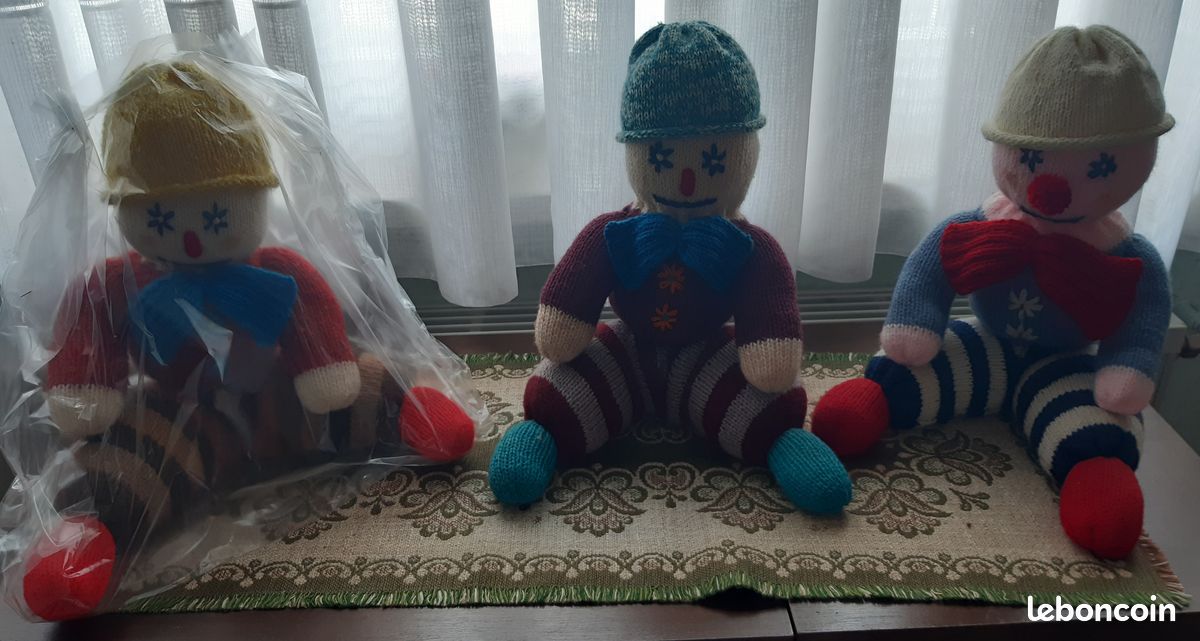 Clowns au tricot fait mains (image 1)