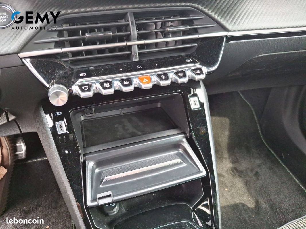 PEUGEOT 2008 Hybrid 145 e-DCS6 GT (image 14)