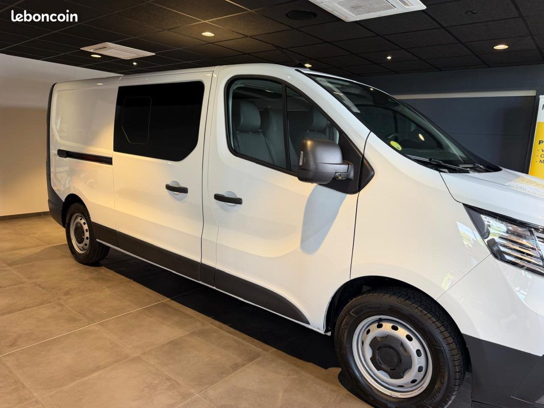 Renault trafic l2h1 3t 2.0 blue dci 150 cabine approfondie confort attelage / prix ht (image 4)