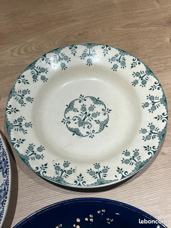 Lot de plats et assiettes anciennes porcelaine Giet terre de fer et divers (image 4)