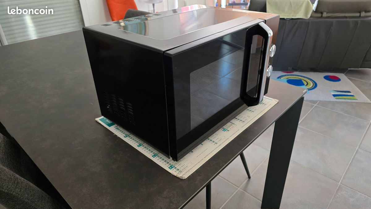 Four Micro Onde 28 Litres 900w (image 2)