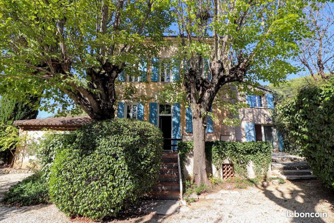 Maison 7 pièces 254 m²