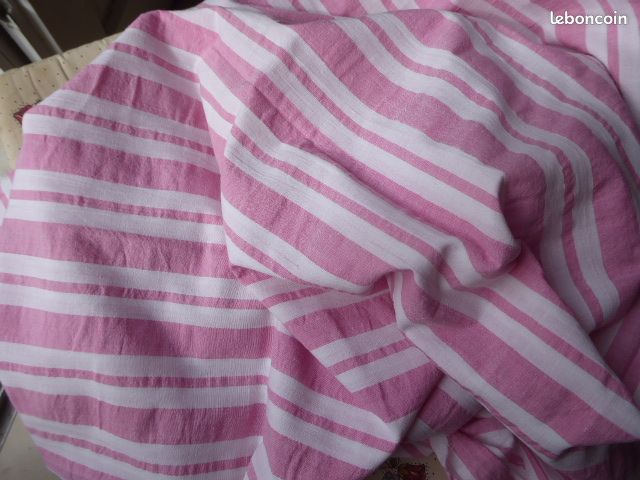 Coupon De Tissu Rose Uni - Polyester Doublure - Vendu Au Mètre - Neuf - Fabrication France