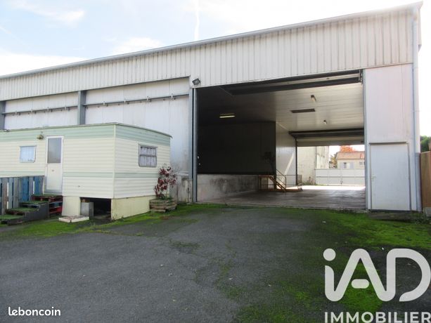 Immeuble 900 m² Saint-Amand-sur-Sèvre