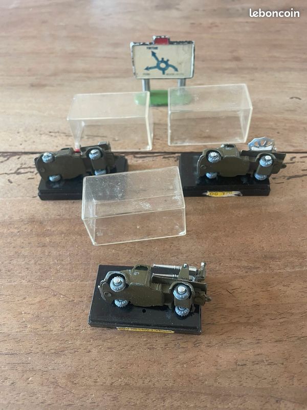 96) LOT DE 2 camions militaire anciens et RARES en métal , en l'état EUR 4,99 - FR