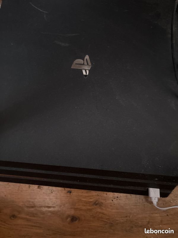 PlayStation 4 (image 3)