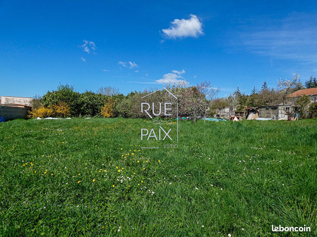 Terrain 977 m² · à Nanteuil · 977 m² · 30 400 €